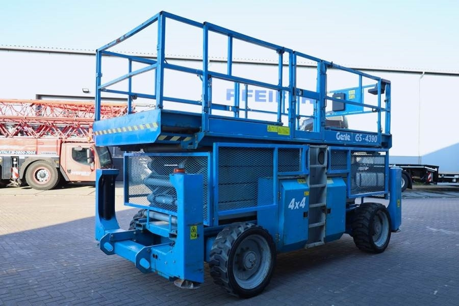 Genie GS4390 Diesel, 4x4 Drive, 15m Working Height, 680k - Máy nâng người hình kéo: hình 2 Genie GS4390 Diesel, 4x4 Drive, 15m Working Height, 680k - Máy nâng người hình kéo: hình 2