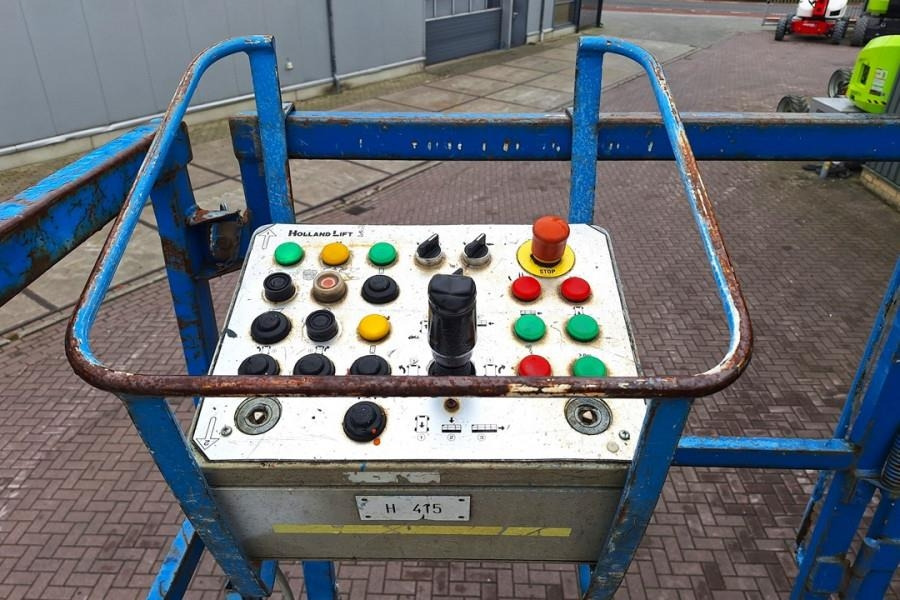 Holland Lift Megastar G-300DL30/S Diesel, 4x4x4 Drive, 33.5m Wo - Máy nâng người hình kéo: hình 4 Holland Lift Megastar G-300DL30/S Diesel, 4x4x4 Drive, 33.5m Wo - Máy nâng người hình kéo: hình 4