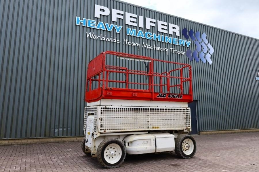JLG 4069LE Electric, 14.2m Working Height, 360kg Capac - Máy nâng người hình kéo: hình 1 JLG 4069LE Electric, 14.2m Working Height, 360kg Capac - Máy nâng người hình kéo: hình 1