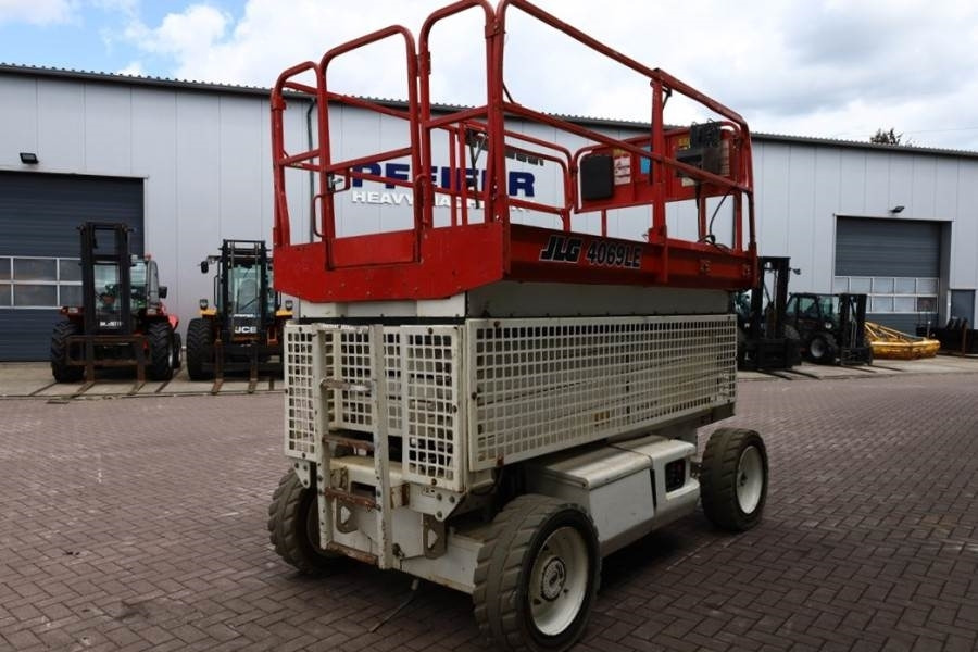 JLG 4069LE Electric, 14.2m Working Height, 360kg Capac - Máy nâng người hình kéo: hình 2 JLG 4069LE Electric, 14.2m Working Height, 360kg Capac - Máy nâng người hình kéo: hình 2