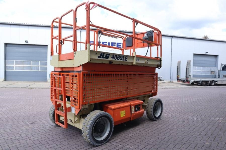 JLG M4069 Hybrid, 14.2m Working Height, 360kg Capacity - Máy nâng người hình kéo: hình 2 JLG M4069 Hybrid, 14.2m Working Height, 360kg Capacity - Máy nâng người hình kéo: hình 2