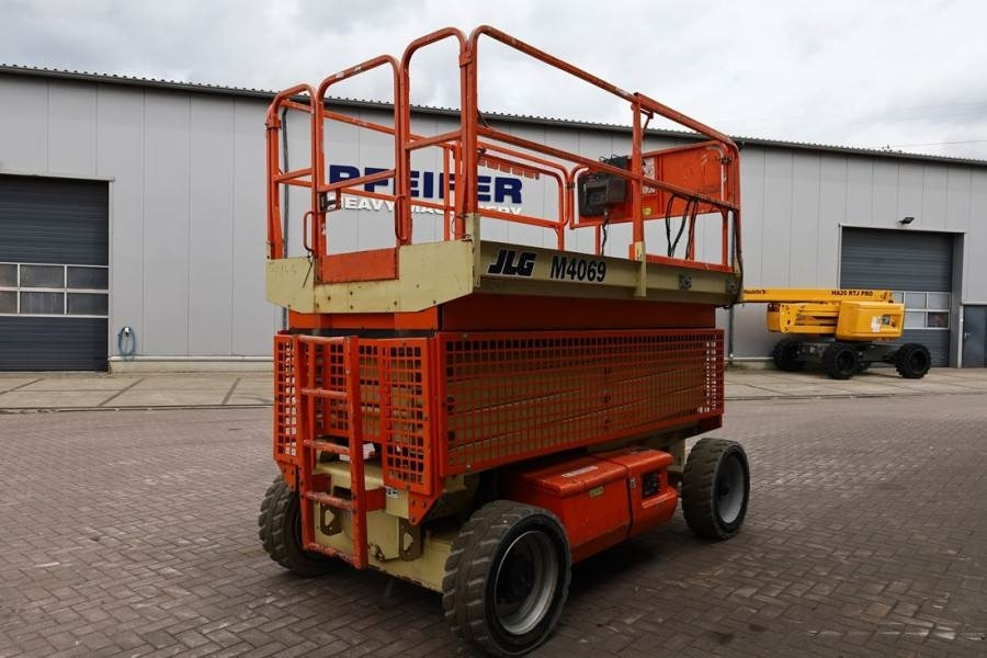 JLG M4069 Hybrid, 14.2m Working Height, 360kg Capacity - Máy nâng người hình kéo: hình 2 JLG M4069 Hybrid, 14.2m Working Height, 360kg Capacity - Máy nâng người hình kéo: hình 2