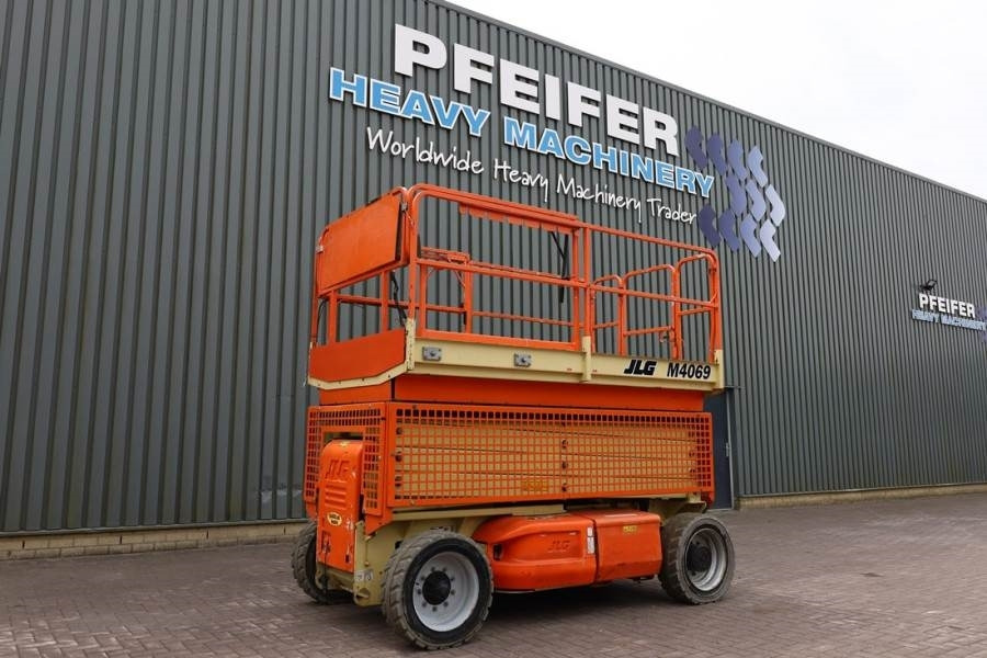 JLG M4069 Hybrid, 14.2m Working Height, 360kg Capacity - Máy nâng người hình kéo: hình 1 JLG M4069 Hybrid, 14.2m Working Height, 360kg Capacity - Máy nâng người hình kéo: hình 1