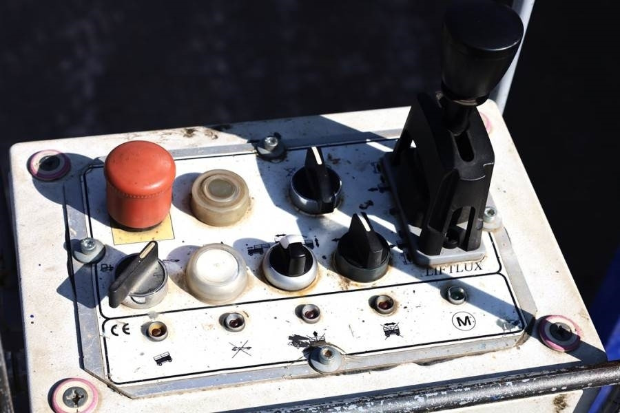 Liftlux SL245-25D 4WD Diesel, 4x4 Drive, 26.5m Working Hei - Máy nâng người hình kéo: hình 4 Liftlux SL245-25D 4WD Diesel, 4x4 Drive, 26.5m Working Hei - Máy nâng người hình kéo: hình 4