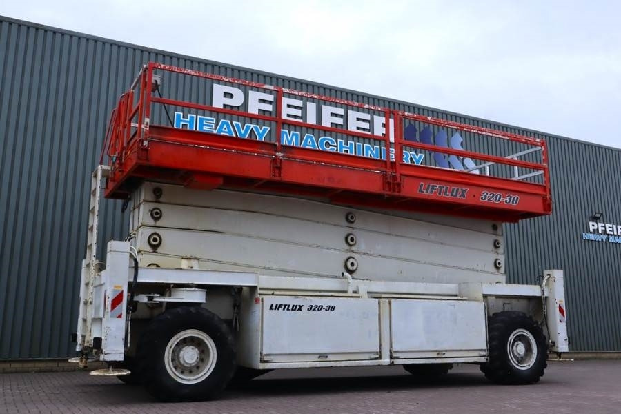Liftlux SL320-30DS Diesel, 4x4 Drive, 34m Working Height, - Máy nâng người hình kéo: hình 1 Liftlux SL320-30DS Diesel, 4x4 Drive, 34m Working Height, - Máy nâng người hình kéo: hình 1
