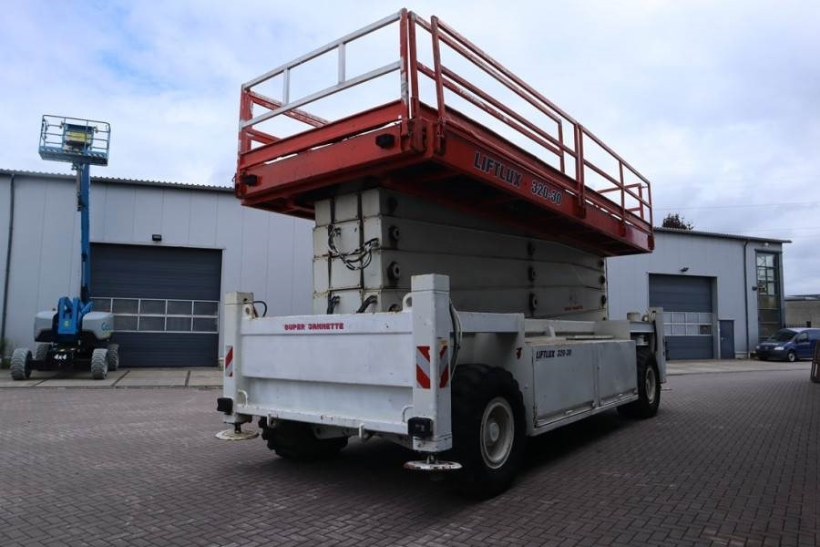 Liftlux SL320-30DS Diesel, 4x4 Drive, 34m Working Height, - Máy nâng người hình kéo: hình 2 Liftlux SL320-30DS Diesel, 4x4 Drive, 34m Working Height, - Máy nâng người hình kéo: hình 2