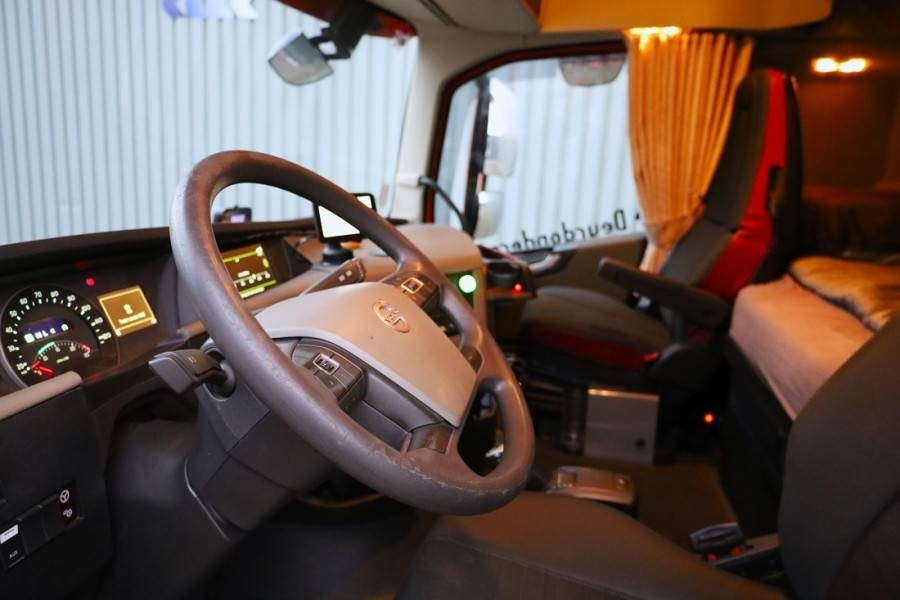 Volvo FH12 With Cormach 135tm Crane Volvo FH12 10x4 With - Cần cẩu mọi địa hình: hình 4 Volvo FH12 With Cormach 135tm Crane Volvo FH12 10x4 With - Cần cẩu mọi địa hình: hình 4