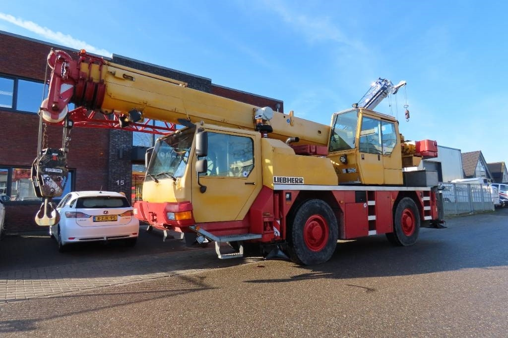 Liebherr LTM 1030-2.1 - Cần cẩu mọi địa hình: hình 1 Liebherr LTM 1030-2.1 - Cần cẩu mọi địa hình: hình 1