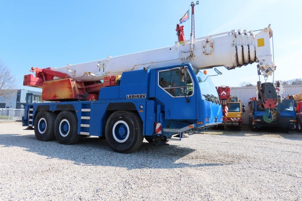 Liebherr LTM 1055-1 - Cần cẩu mọi địa hình: hình 2 Liebherr LTM 1055-1 - Cần cẩu mọi địa hình: hình 2