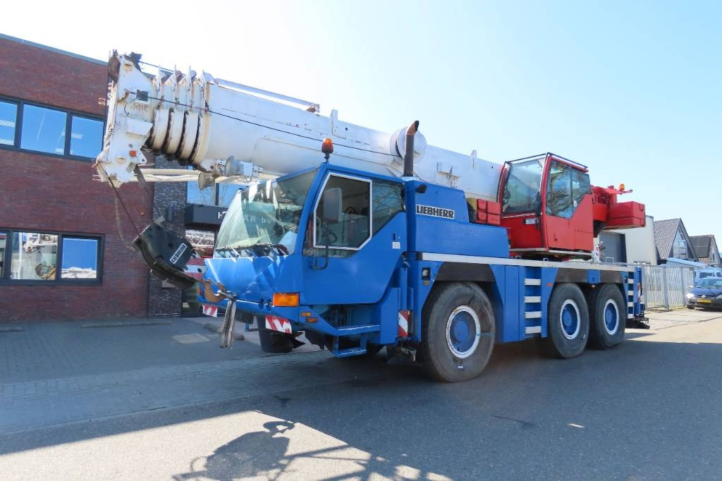 Liebherr LTM 1055-1 - Cần cẩu mọi địa hình: hình 1 Liebherr LTM 1055-1 - Cần cẩu mọi địa hình: hình 1