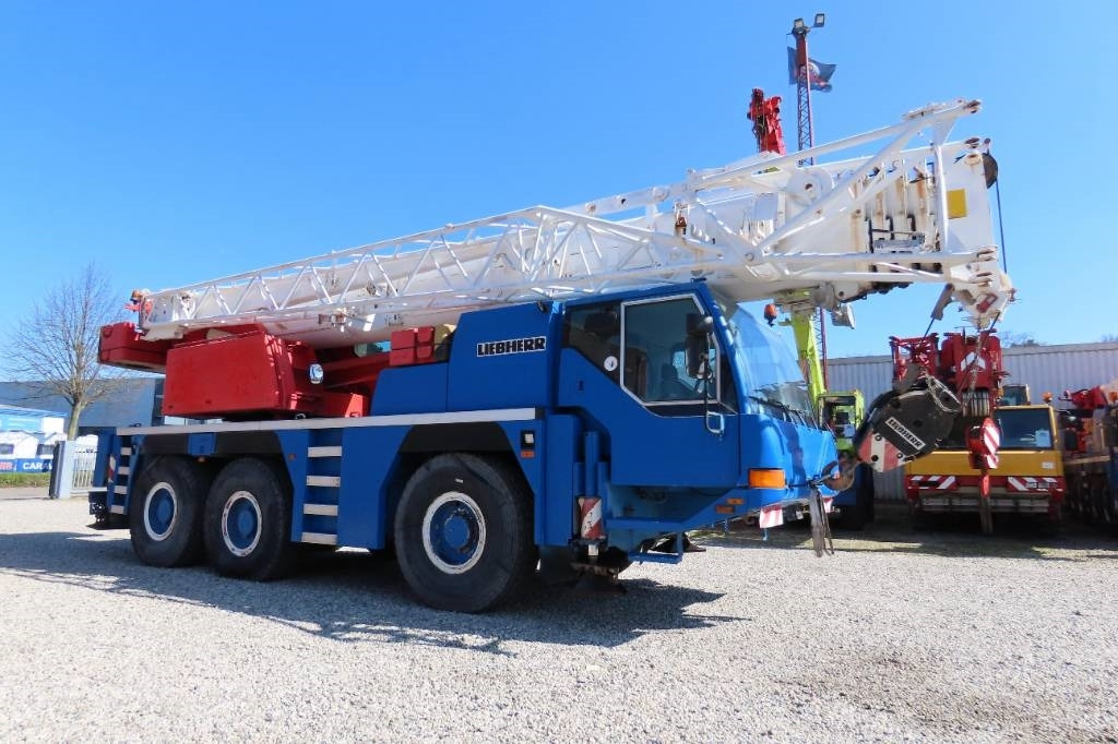 Liebherr LTM 1055-1 - Cần cẩu mọi địa hình: hình 2 Liebherr LTM 1055-1 - Cần cẩu mọi địa hình: hình 2