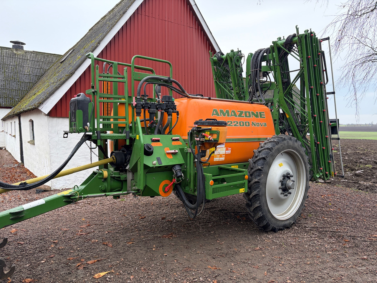 Amazone UG 2200 Nova - Máy xịt kéo: hình 1 Amazone UG 2200 Nova - Máy xịt kéo: hình 1