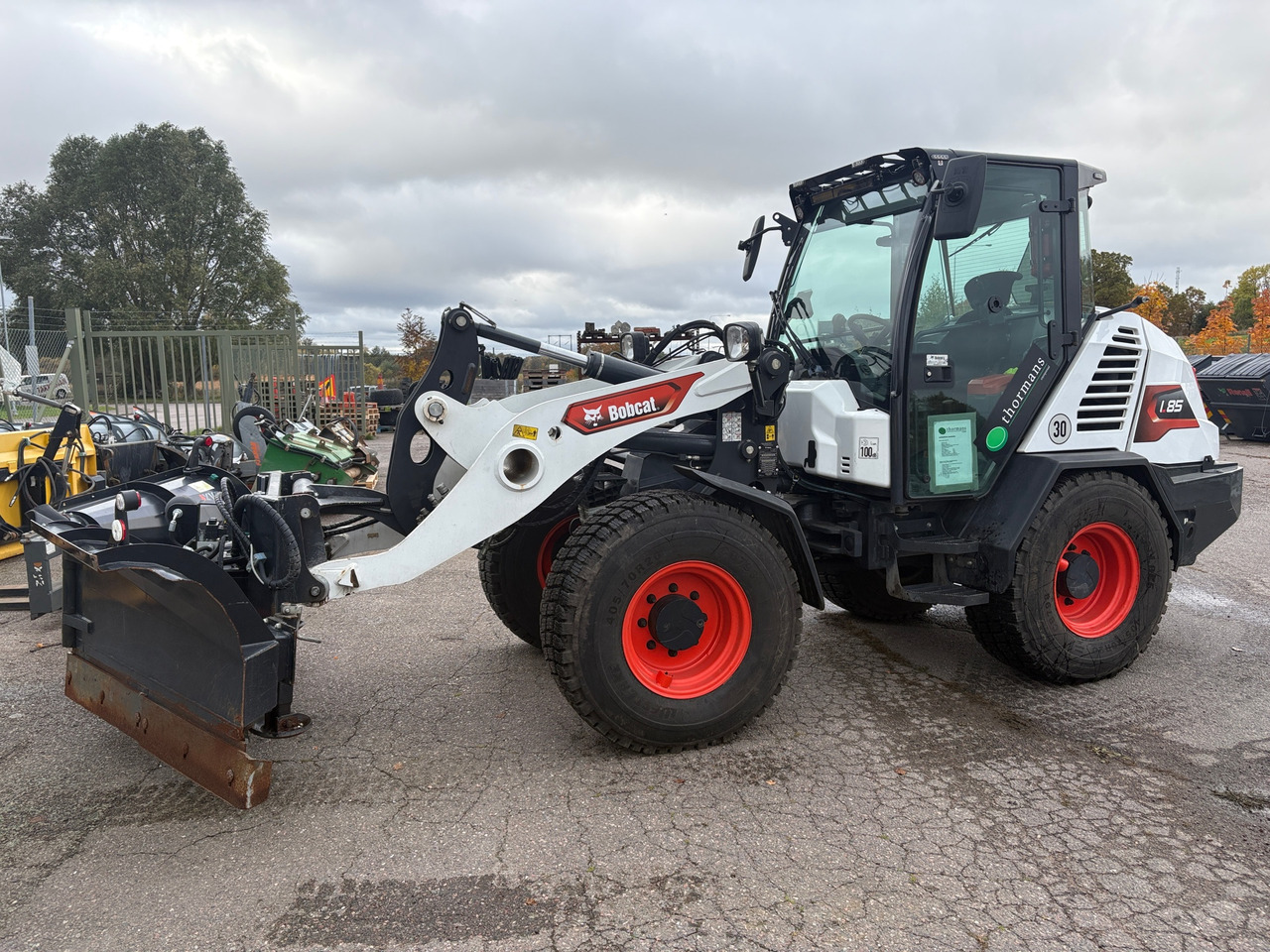 Bobcat L85 - Máy xúc lật bánh lốp: hình 1 Bobcat L85 - Máy xúc lật bánh lốp: hình 1