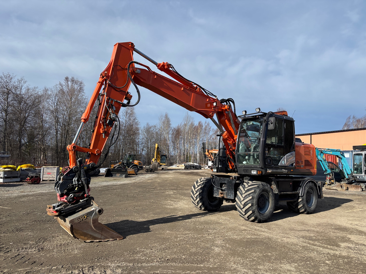 Hitachi ZX140W-5B - Máy xúc: hình 1 Hitachi ZX140W-5B - Máy xúc: hình 1