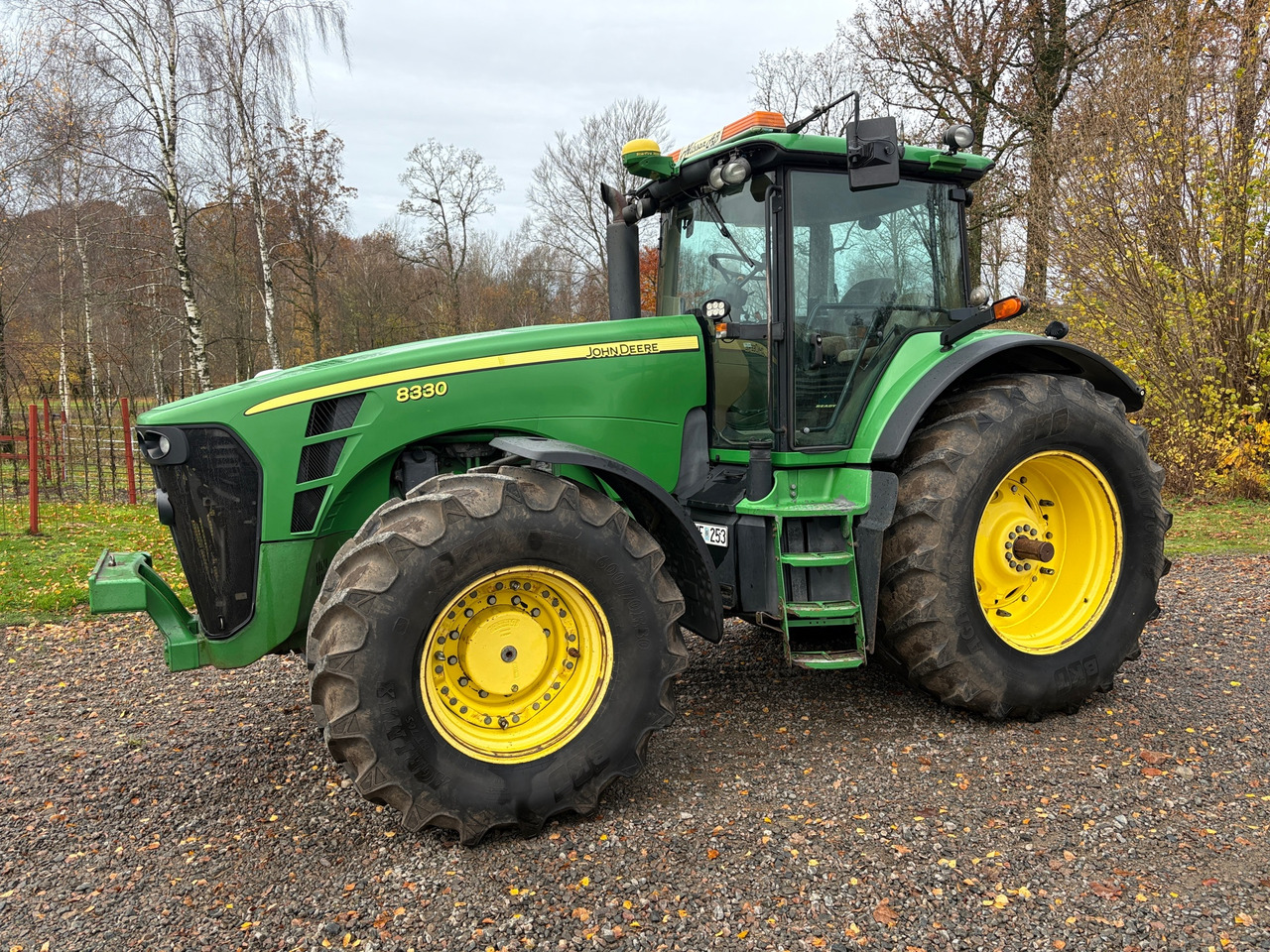 John Deere 8330 - Máy cày: hình 1 John Deere 8330 - Máy cày: hình 1