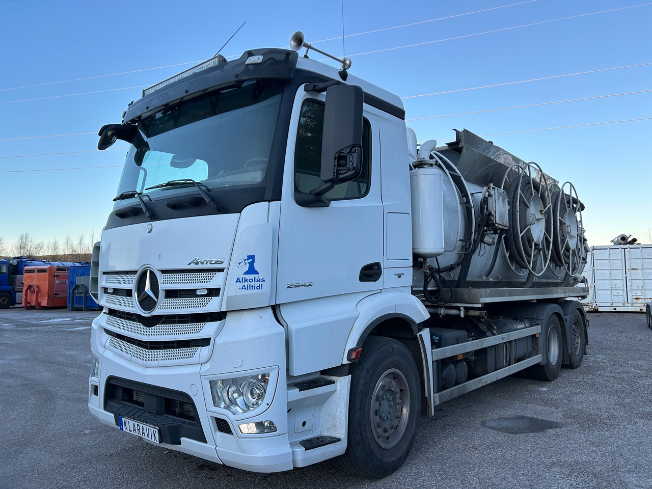 Mercedes-Benz 2542 - Xe tải chân không: hình 1 Mercedes-Benz 2542 - Xe tải chân không: hình 1