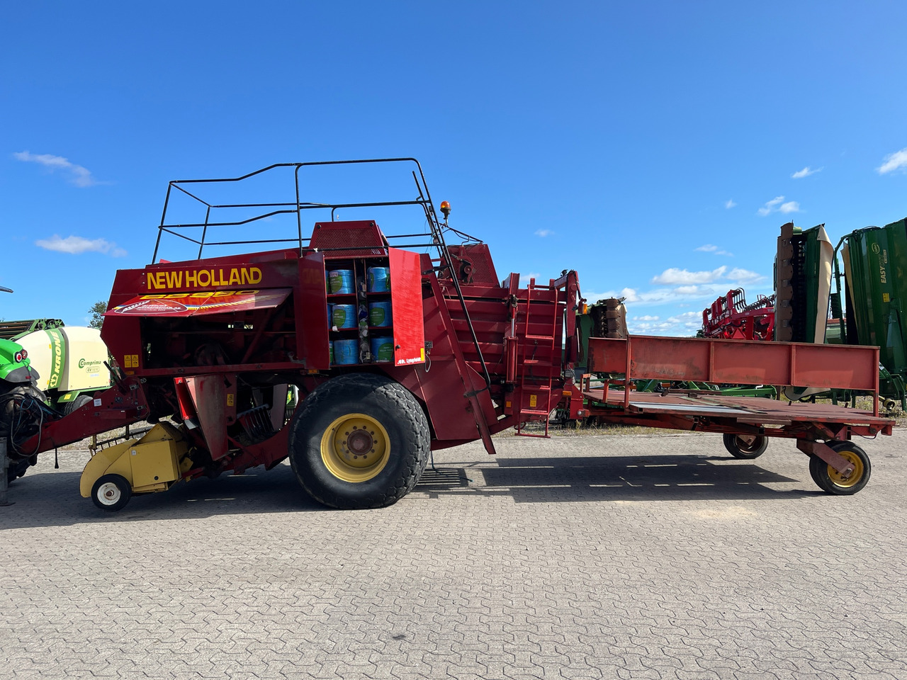 New Holland NH BB980 - Máy đóng kiện tròn: hình 1 New Holland NH BB980 - Máy đóng kiện tròn: hình 1