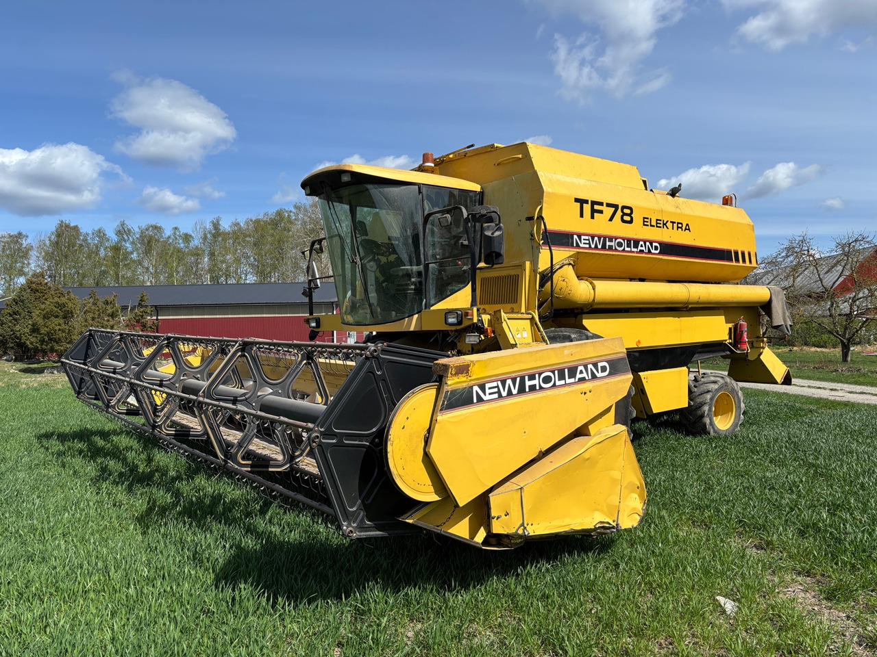 New Holland TF78 Elektra - Máy gặt đập: hình 1 New Holland TF78 Elektra - Máy gặt đập: hình 1