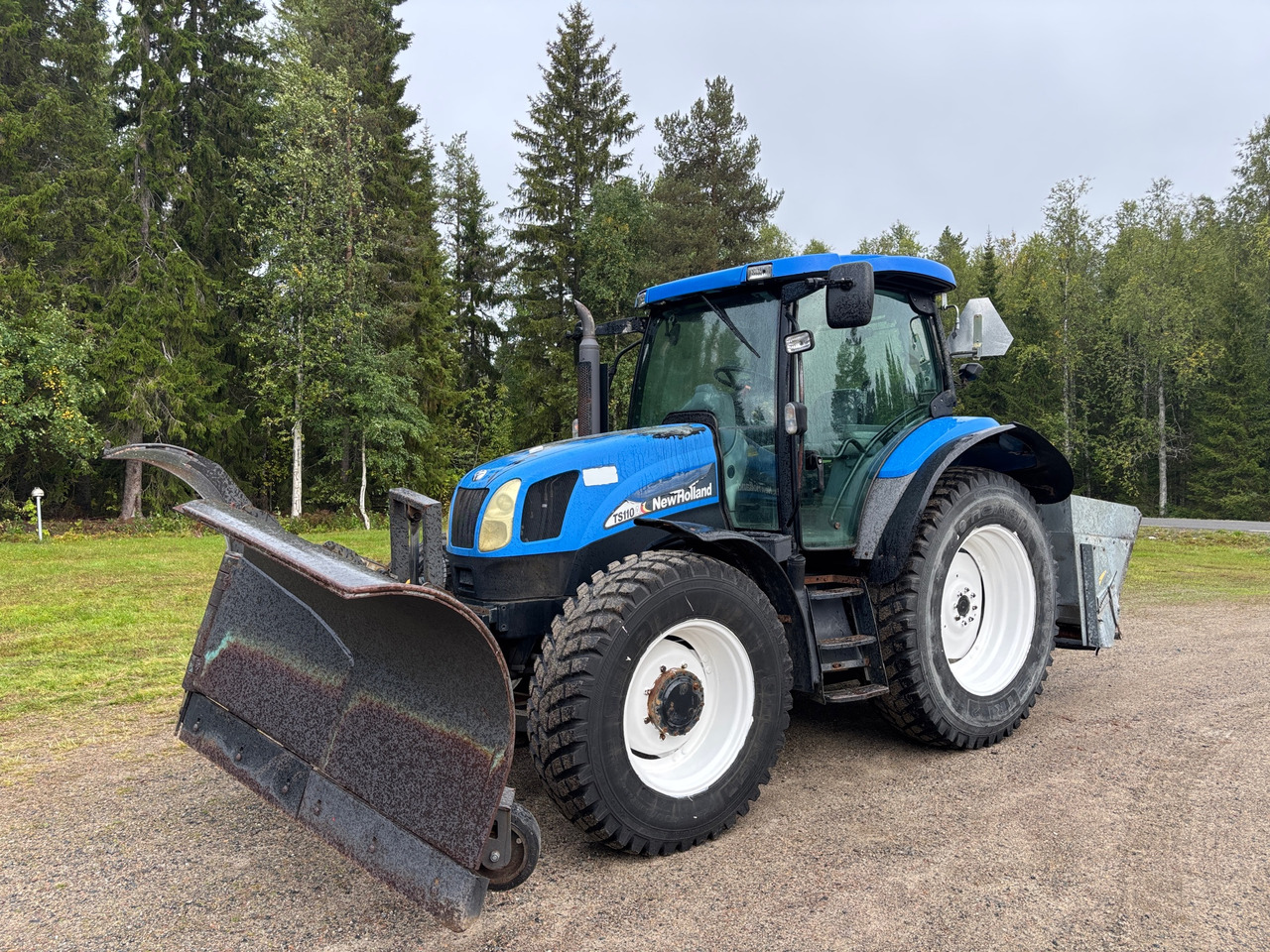 New Holland TS110A - Máy cày: hình 1 New Holland TS110A - Máy cày: hình 1