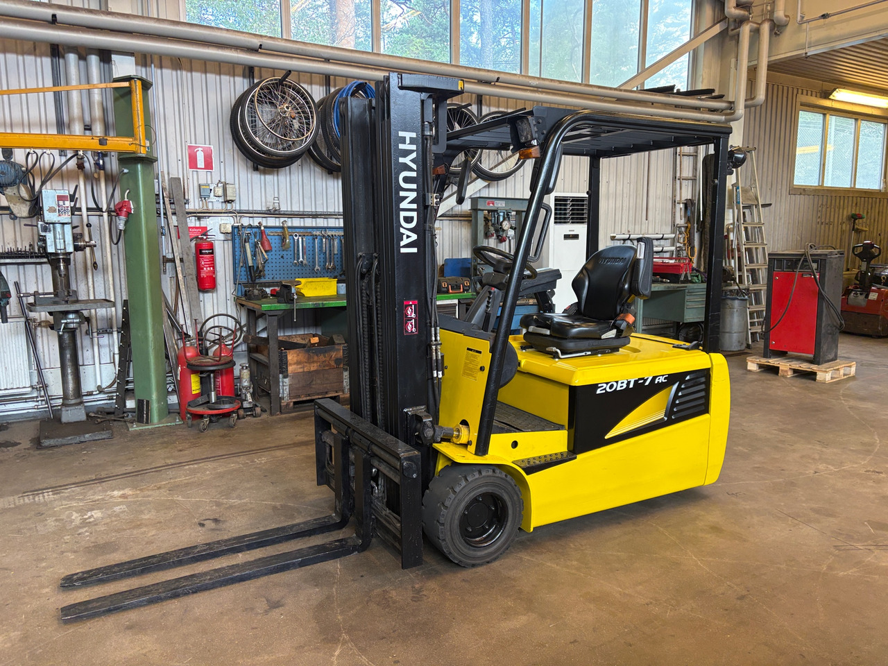 Hyundai 20BT-7 - Thiết bị xử lý vật liệu: hình 1 Hyundai 20BT-7 - Thiết bị xử lý vật liệu: hình 1