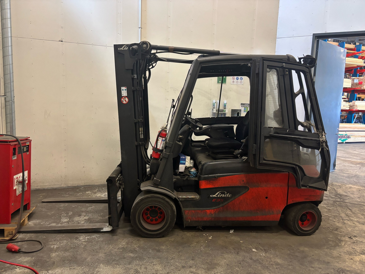 Linde E35L-01 - Thiết bị xử lý vật liệu: hình 1 Linde E35L-01 - Thiết bị xử lý vật liệu: hình 1