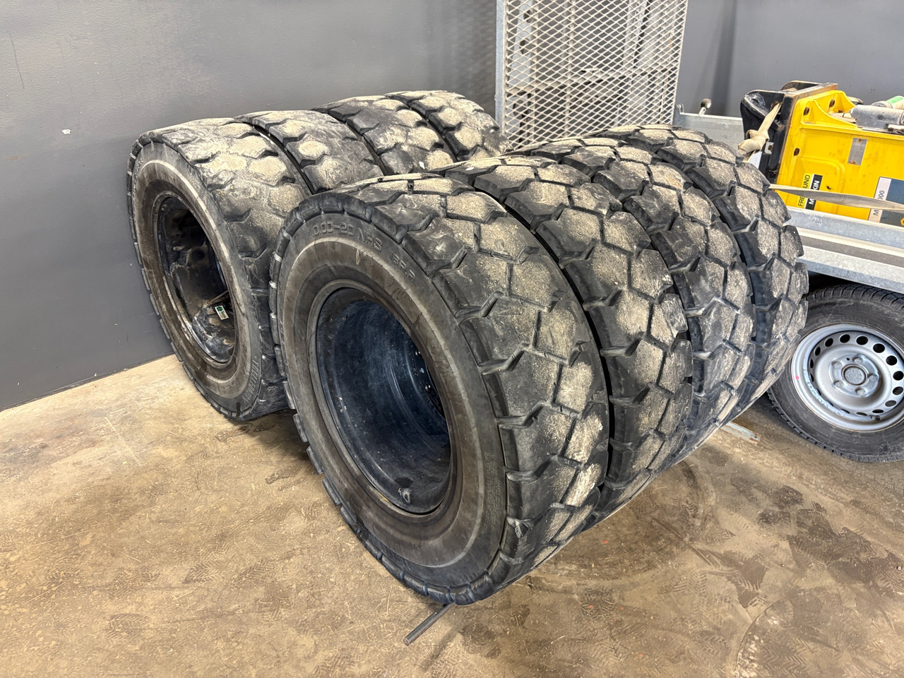 Trelleborg T-900 - Lốp cho Máy móc xây dựng: hình 1 Trelleborg T-900 - Lốp cho Máy móc xây dựng: hình 1