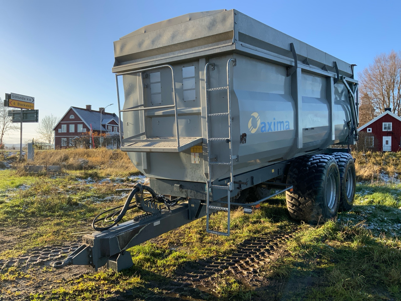 Umega SPC 18 - Toa kéo trang trại: hình 1 Umega SPC 18 - Toa kéo trang trại: hình 1