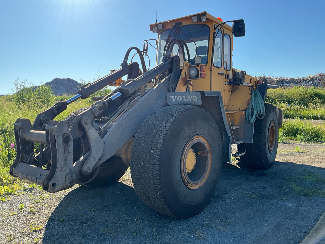 Volvo BM L120 - Máy xúc lật bánh lốp: hình 1 Volvo BM L120 - Máy xúc lật bánh lốp: hình 1