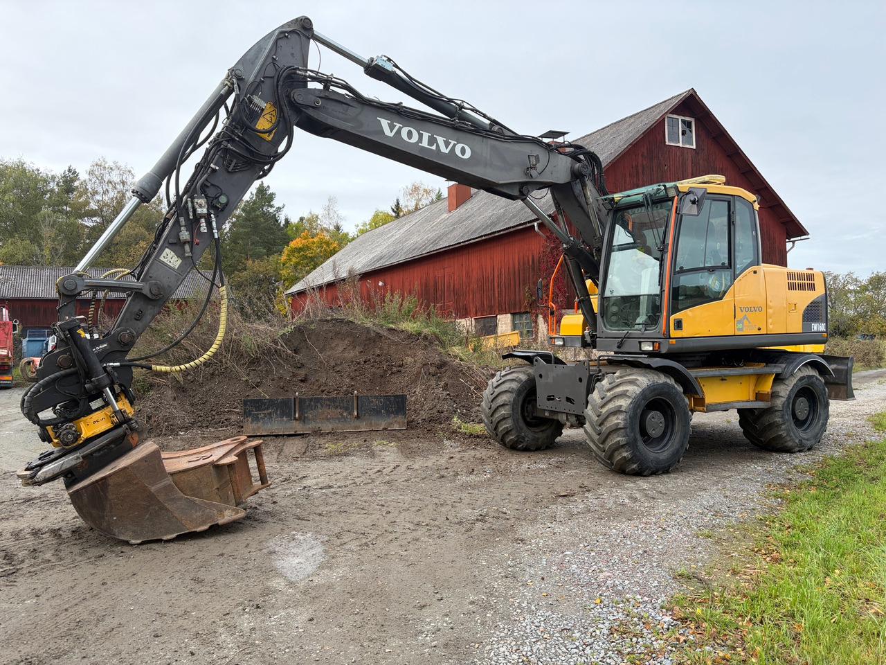 Volvo EW160C - Máy xúc: hình 1 Volvo EW160C - Máy xúc: hình 1