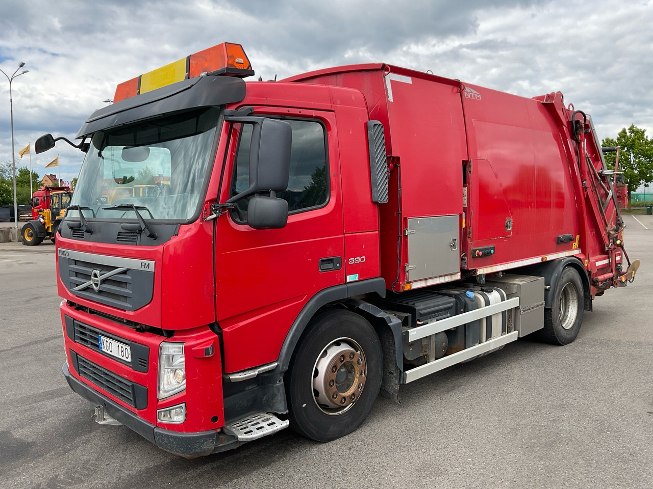 Volvo FM 330 - Xe tải chở rác: hình 1 Volvo FM 330 - Xe tải chở rác: hình 1