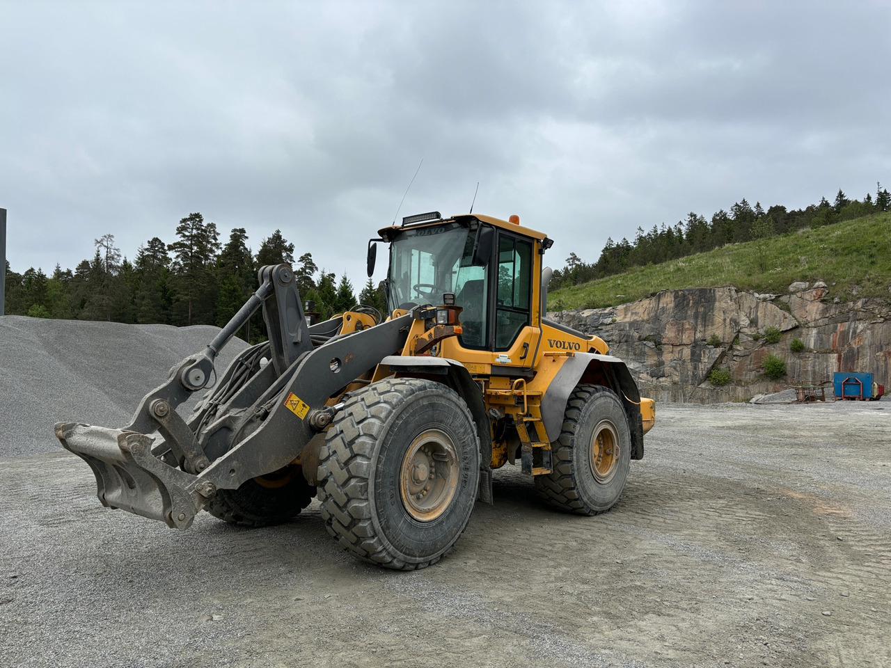 Volvo L120F - Máy xúc lật bánh lốp: hình 1 Volvo L120F - Máy xúc lật bánh lốp: hình 1