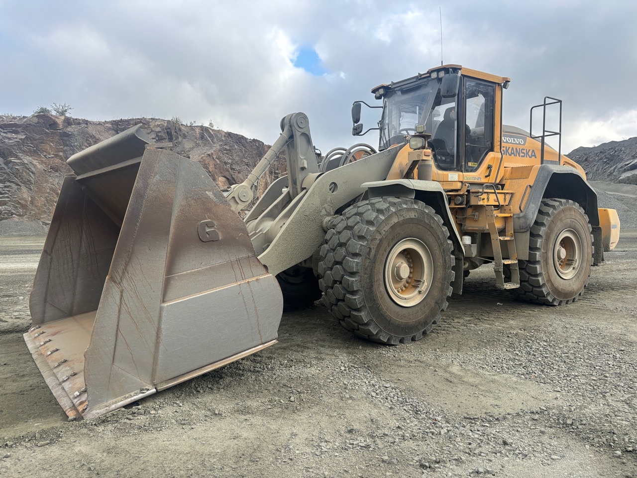 Volvo L180H - Máy xúc lật bánh lốp: hình 1 Volvo L180H - Máy xúc lật bánh lốp: hình 1