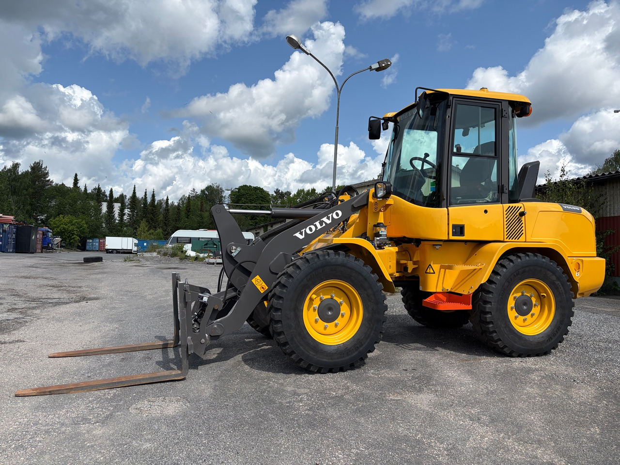 Volvo L30G - Máy xúc lật bánh lốp: hình 1 Volvo L30G - Máy xúc lật bánh lốp: hình 1