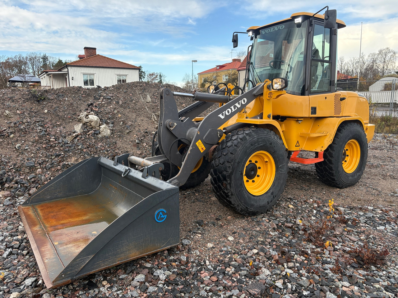 Volvo L30G - Máy xúc lật bánh lốp: hình 1 Volvo L30G - Máy xúc lật bánh lốp: hình 1
