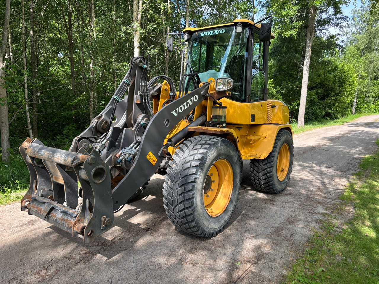 Volvo L35G - Máy xúc lật bánh lốp: hình 1 Volvo L35G - Máy xúc lật bánh lốp: hình 1
