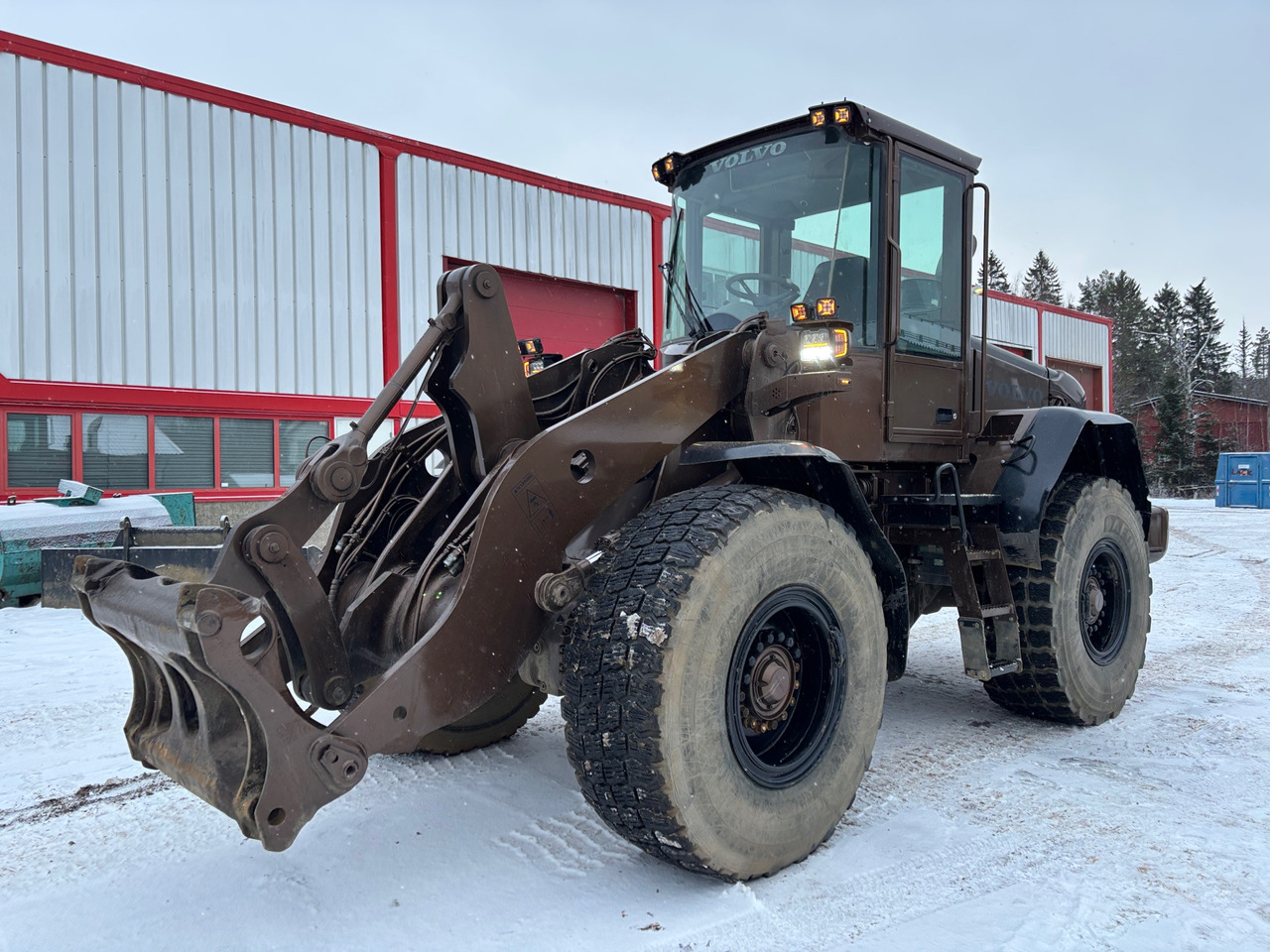Volvo L70 E - Máy xúc lật bánh lốp: hình 1 Volvo L70 E - Máy xúc lật bánh lốp: hình 1
