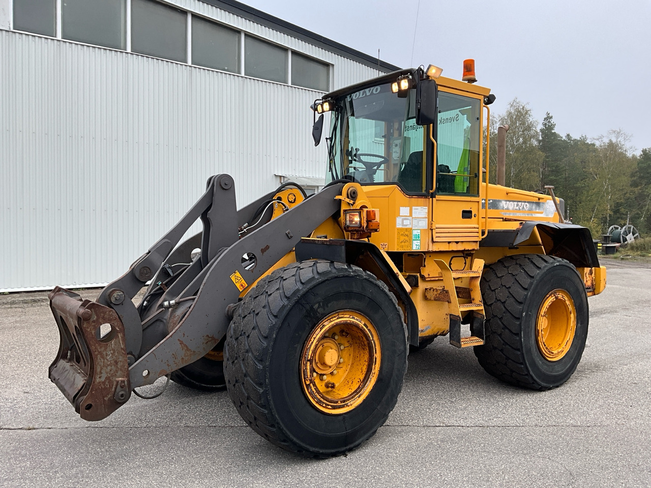 Volvo L70C - Máy xúc lật bánh lốp: hình 1 Volvo L70C - Máy xúc lật bánh lốp: hình 1