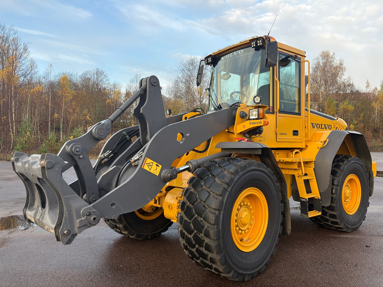 Volvo L70E - Máy xúc lật bánh lốp: hình 1 Volvo L70E - Máy xúc lật bánh lốp: hình 1