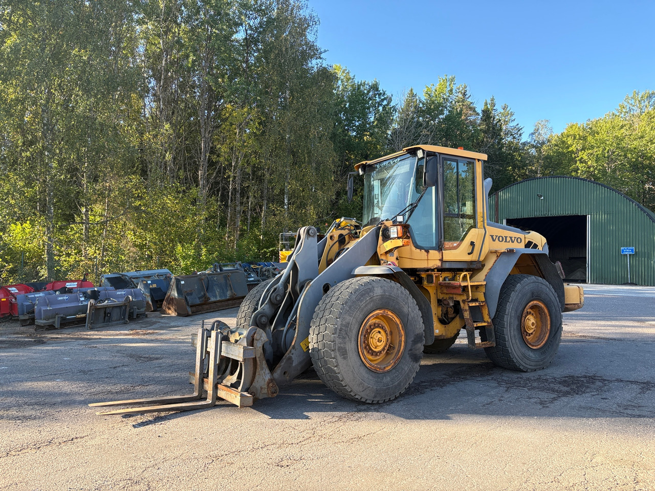 Volvo L70F - Máy xúc lật bánh lốp: hình 1 Volvo L70F - Máy xúc lật bánh lốp: hình 1