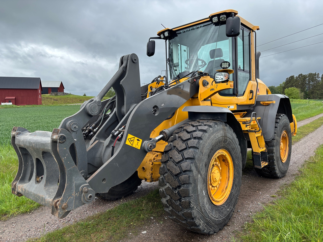 Volvo L70G - Máy xúc lật bánh lốp: hình 1 Volvo L70G - Máy xúc lật bánh lốp: hình 1