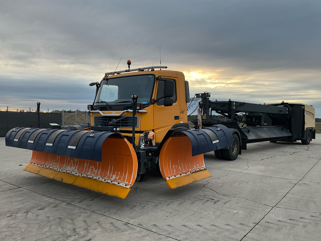 Volvo FM D11 4x4 - Xe tải: hình 1 Volvo FM D11 4x4 - Xe tải: hình 1