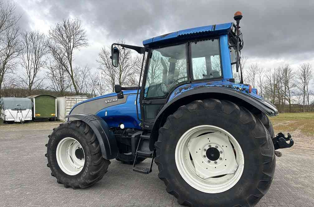 Valtra T130 trekker - Máy cày: hình 2 Valtra T130 trekker - Máy cày: hình 2