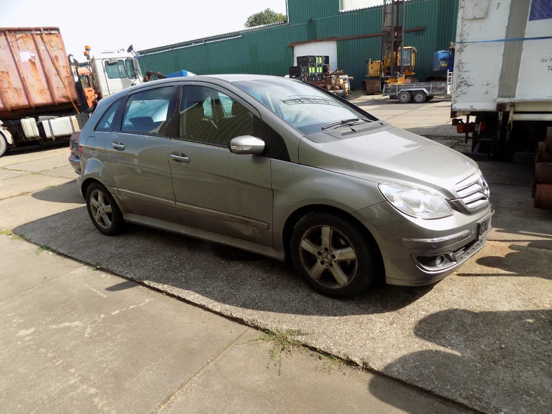 Mercedes-Benz B-Klasse 200 CDI - Xe hơi: hình 3 Mercedes-Benz B-Klasse 200 CDI - Xe hơi: hình 3