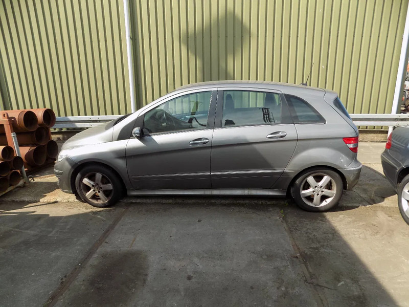 Mercedes-Benz B-Klasse 200 CDI - Xe hơi: hình 2 Mercedes-Benz B-Klasse 200 CDI - Xe hơi: hình 2