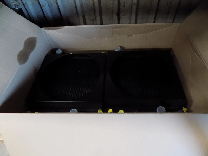 Mercedes-Benz mercedes radiator nieuw - Bộ tản nhiệt: hình 3 Mercedes-Benz mercedes radiator nieuw - Bộ tản nhiệt: hình 3