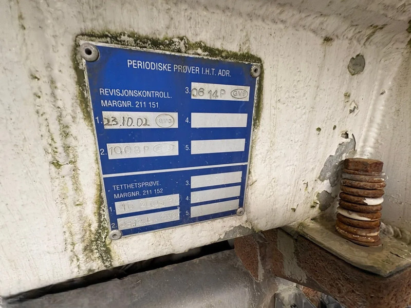 Volvo FL 7 Volvo FL7 285 Fuel tanker 4x2 - Xe bồn: hình 4 Volvo FL 7 Volvo FL7 285 Fuel tanker 4x2 - Xe bồn: hình 4