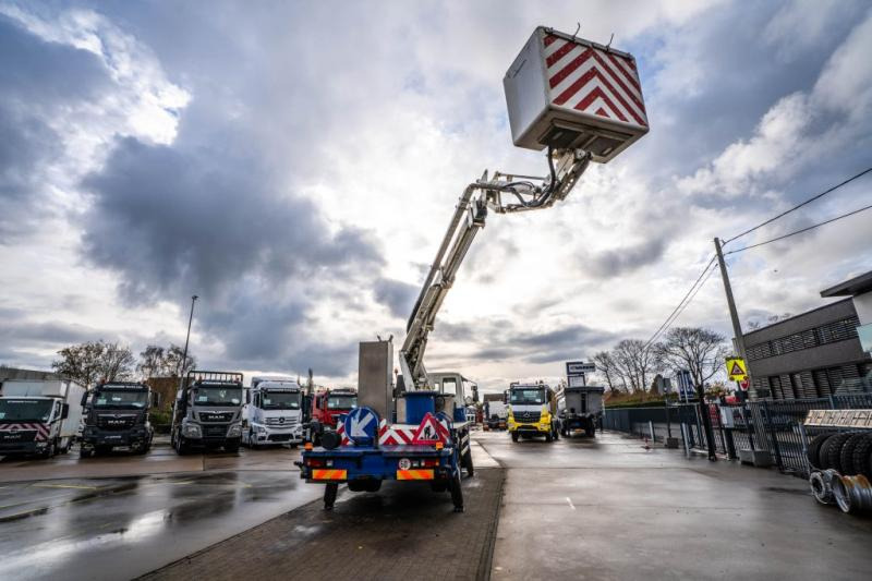 Iveco 130E18 + COMET 165 TA - Nền bục trên không gắn trên xe tải: hình 3 Iveco 130E18 + COMET 165 TA - Nền bục trên không gắn trên xe tải: hình 3