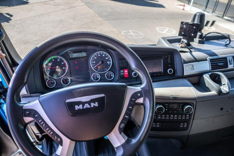 Interior photo 3: Xe đầu kéo MAN TGX 18.400 XL BLS