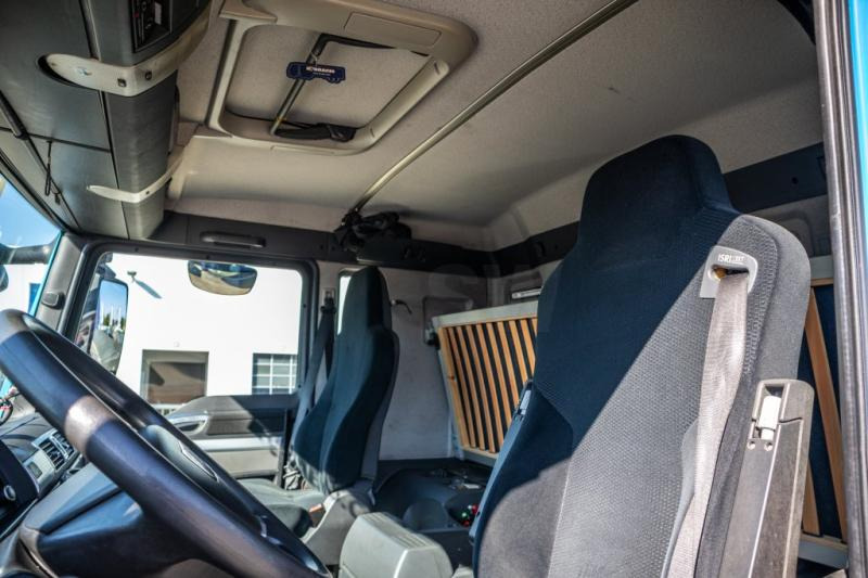 Interior photo 2: Xe đầu kéo MAN TGX 18.400 XL BLS
