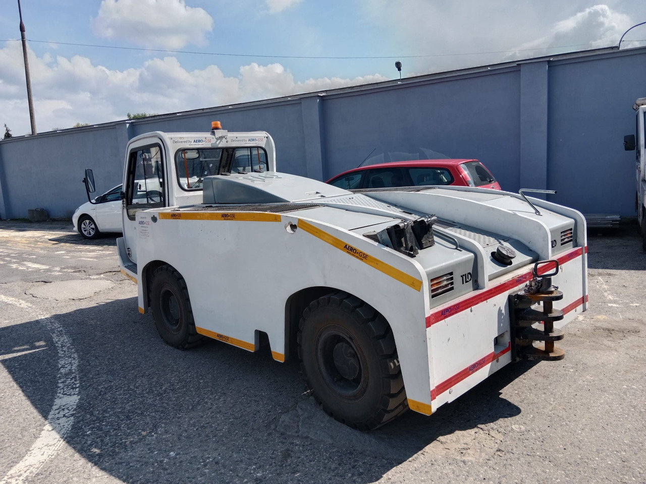 TLD TMX150 - Xe đầu kéo máy bay: hình 2 TLD TMX150 - Xe đầu kéo máy bay: hình 2